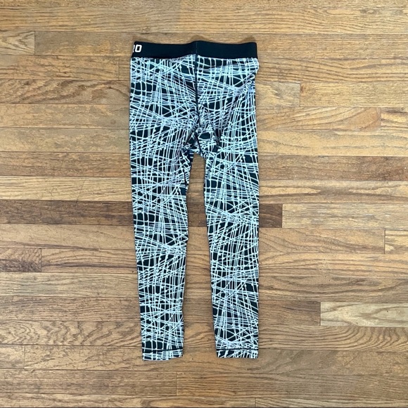 LIKE NEW Nike Pro leggings - Picture 2 of 4